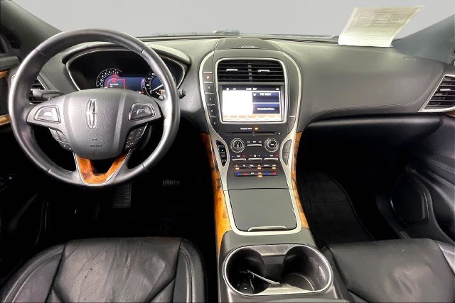 Used 2016 Lincoln MKX Reserve w/ Cargo Utility Package FWD image 7