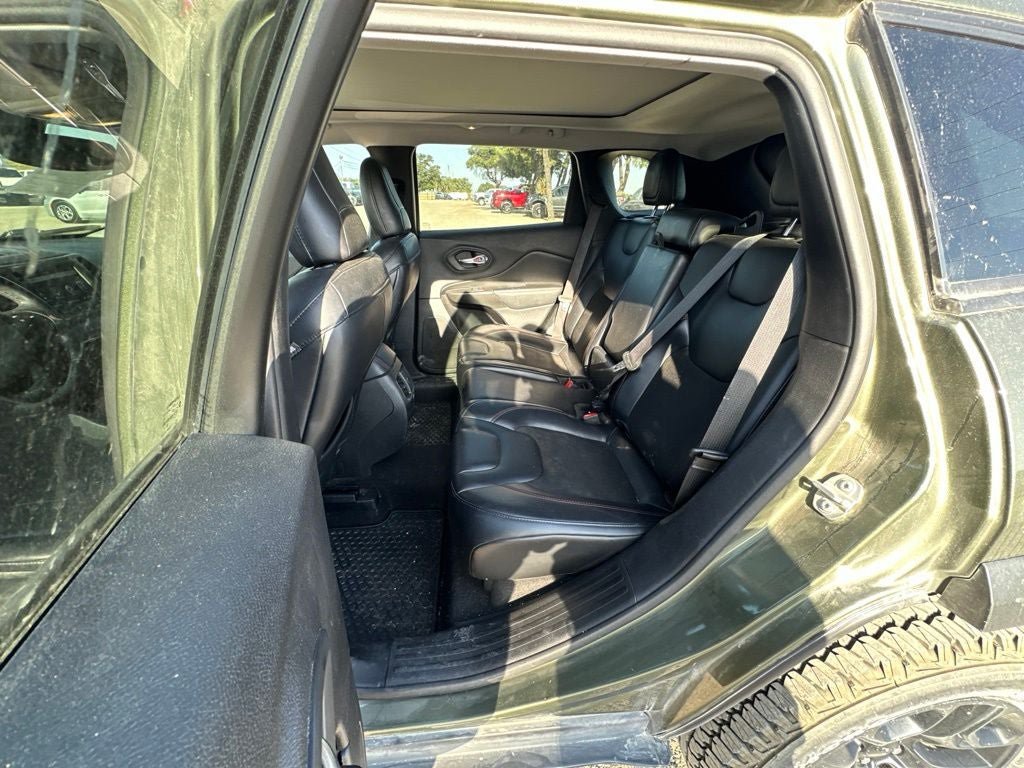 Used 2021 Jeep Cherokee Trailhawk w/ Sun, Sound & Nav Group AWD/4WD image 18