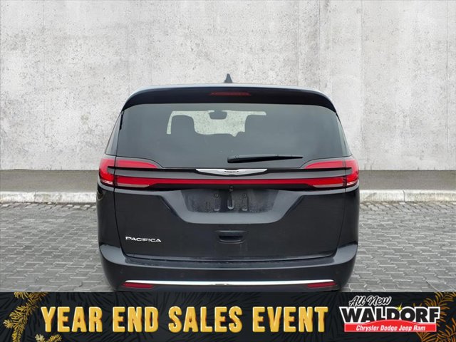 New 2026 Chrysler Pacifica Select image 3