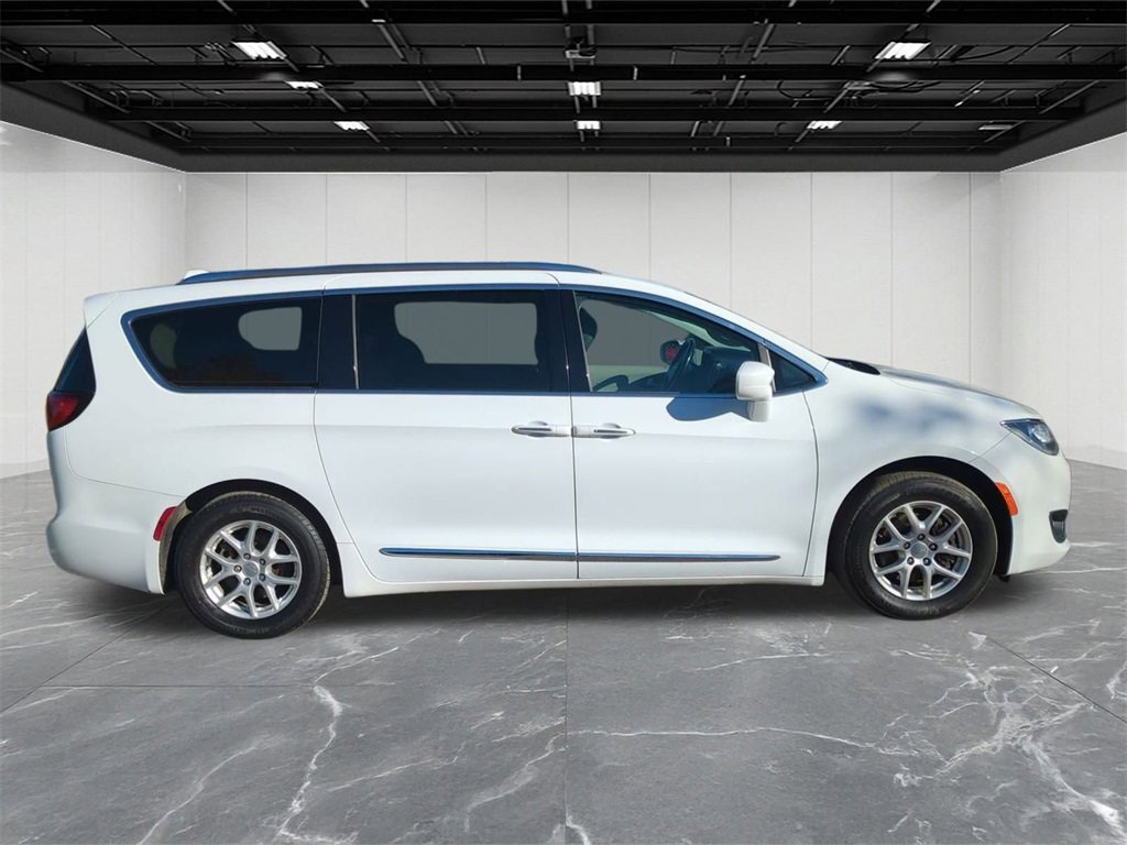 Used 2020 Chrysler Pacifica Touring-L image 7