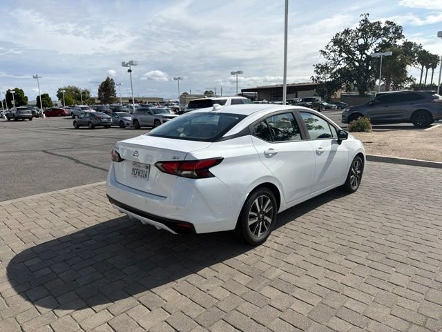 Used 2022 Nissan Versa SV FWD image 3