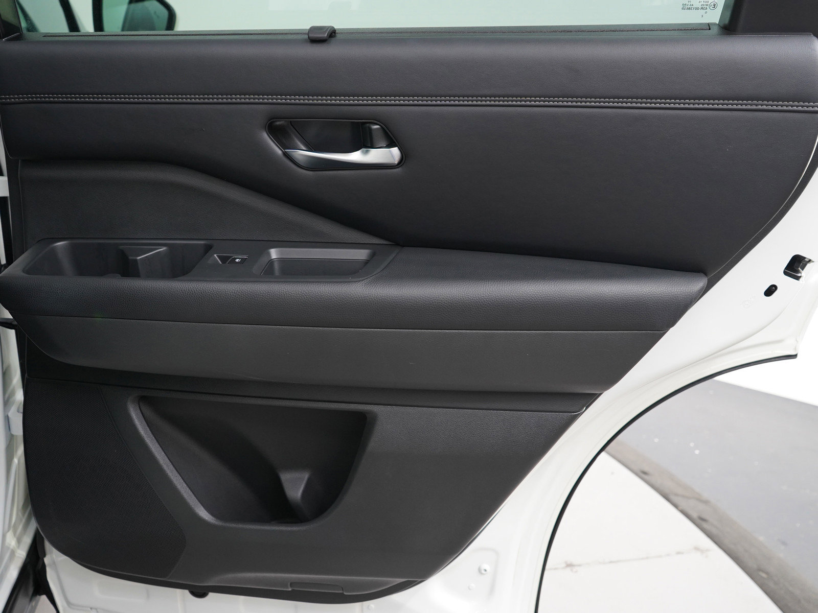 Used 2023 Nissan Pathfinder Platinum image 11