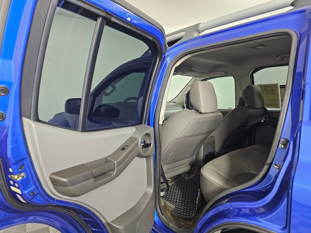 Used 2015 Nissan Xterra S image 19