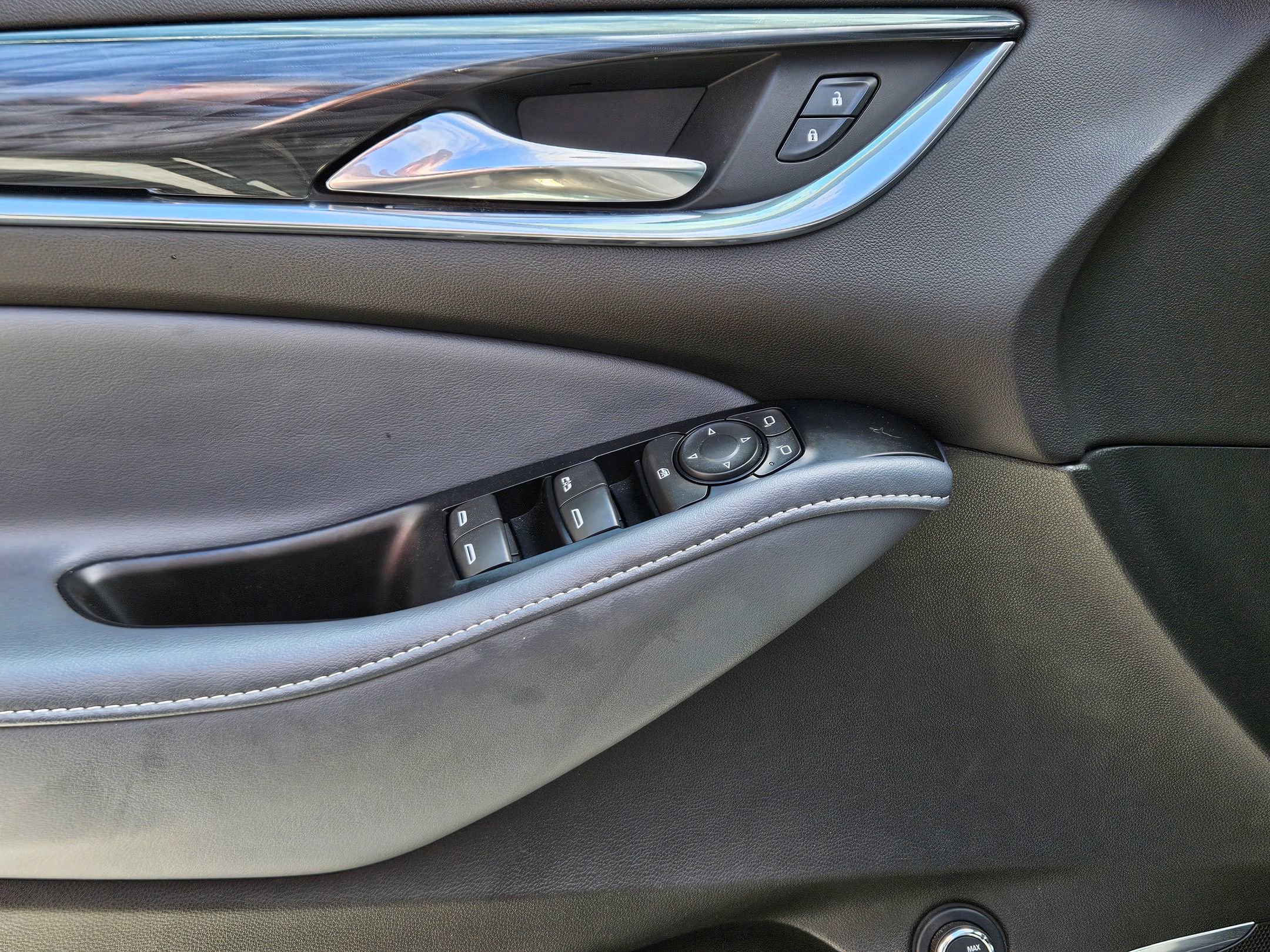 Used 2023 Buick Enclave Essence w/ Experience Buick Package image 18