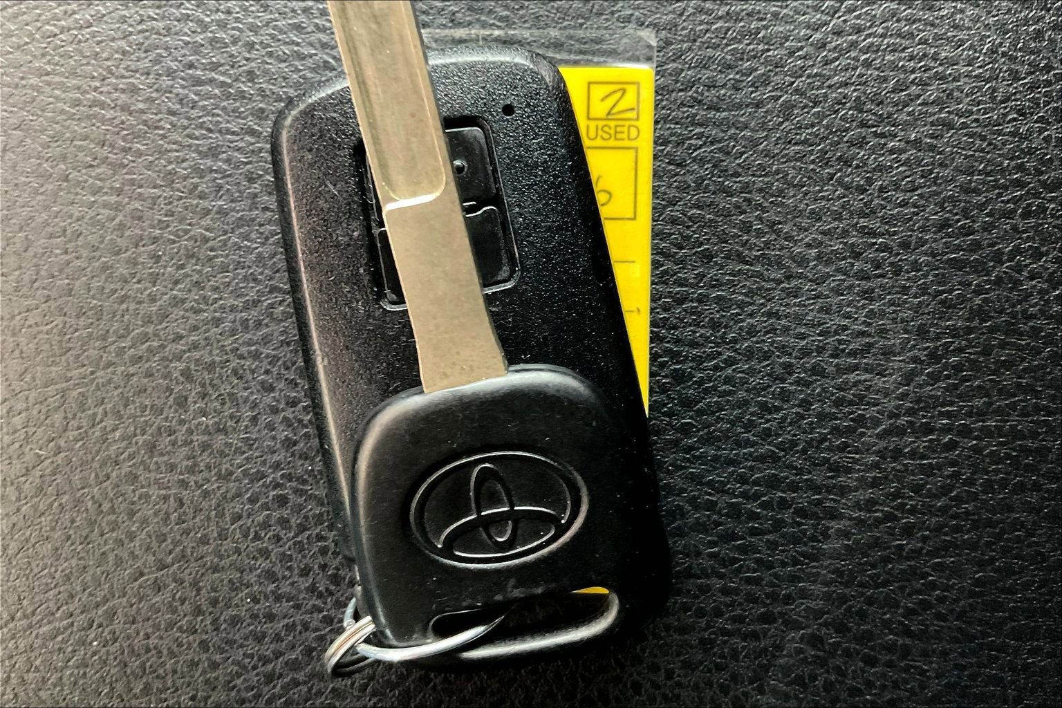 Used 2018 Toyota Tacoma TRD Off-Road w/ Technology Package AWD/4WD image 23