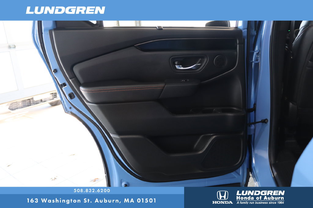 Used 2025 Honda Pilot TrailSport image 14