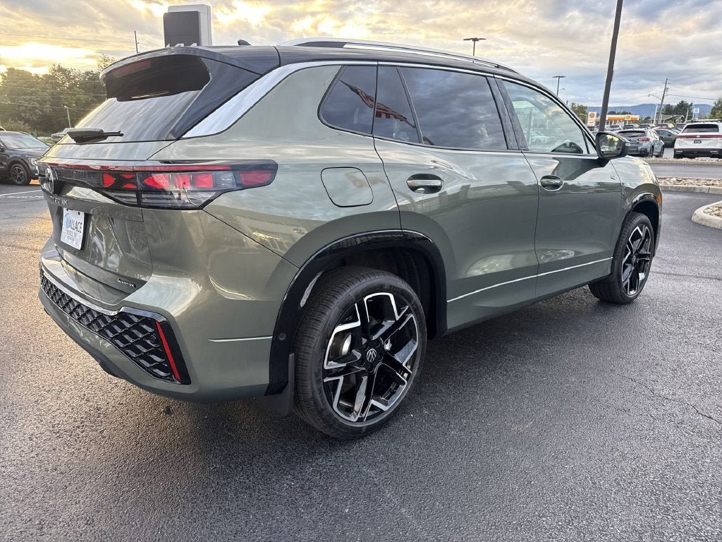 New 2026 Volkswagen Tiguan SEL R-Line AWD/4WD image 4