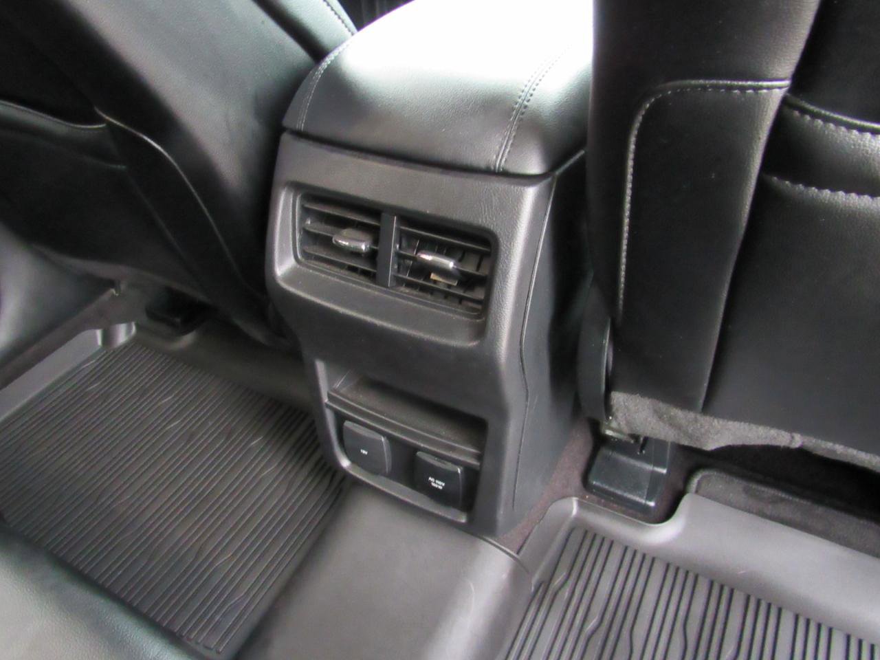 Used 2020 Ford Edge SEL w/ Convenience Package image 38