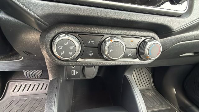 Used 2025 Nissan Versa S w/ Trunk Package image 14