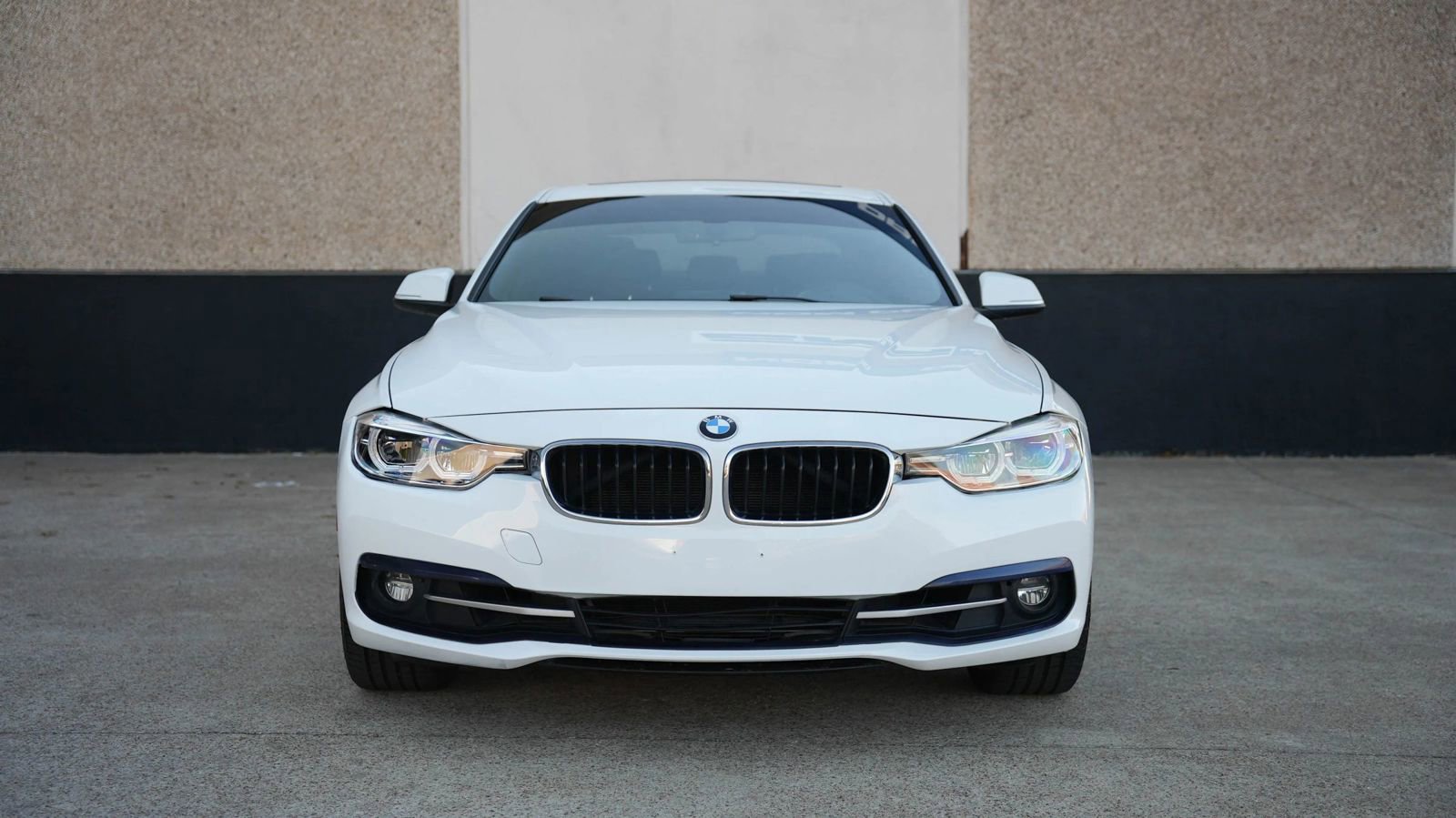 Used 2018 BMW 330i xDrive Sedan w/ Convenience Package image 2