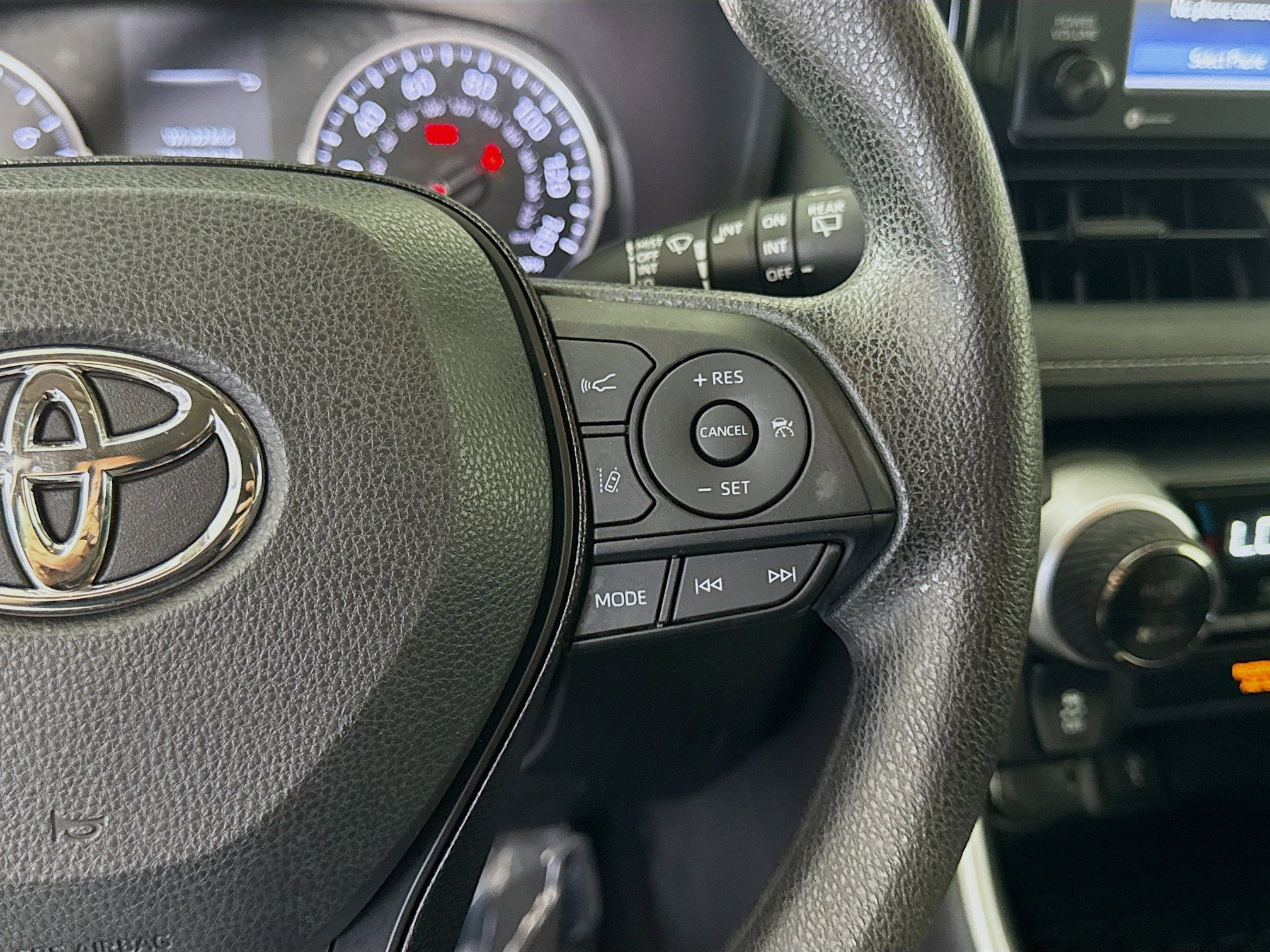 Used 2021 Toyota RAV4 XLE image 15