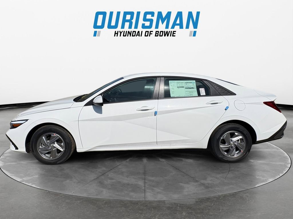 New 2026 Hyundai Elantra SE FWD image 3
