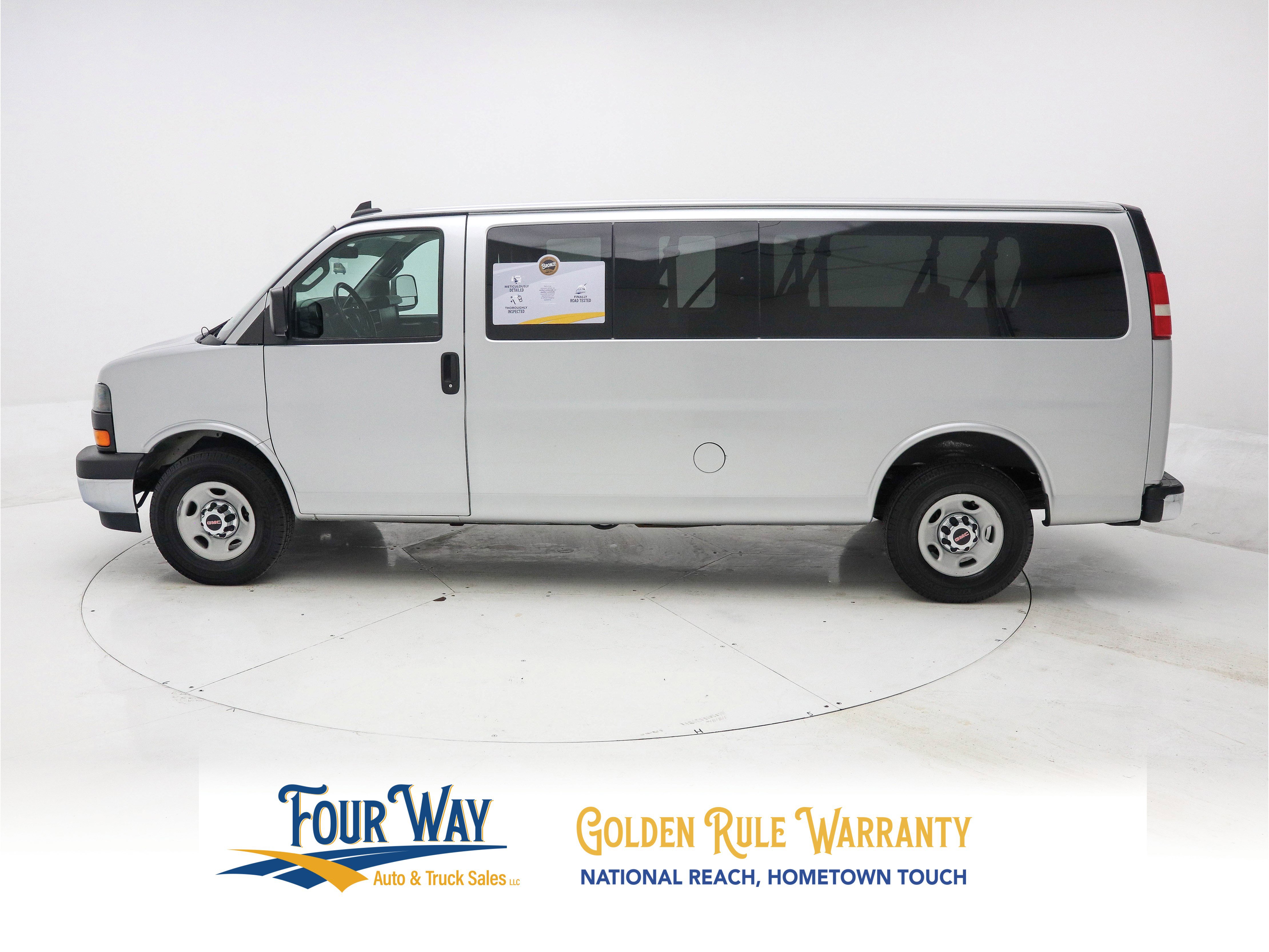 Used 2017 GMC Savana 3500 LT w/ LT Preferred Equipment Group image 7