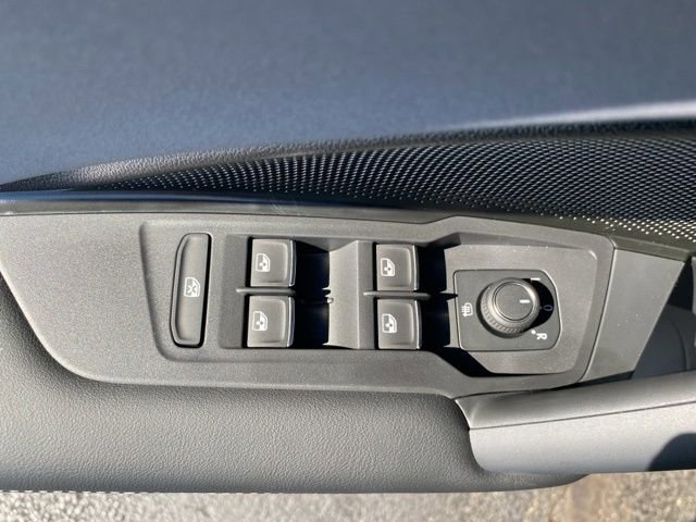 New 2025 Volkswagen Tiguan SE image 24