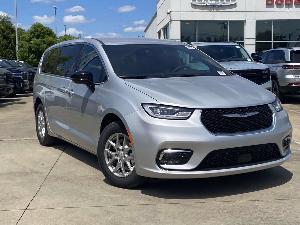 New 2026 Chrysler Pacifica Select FWD image 32