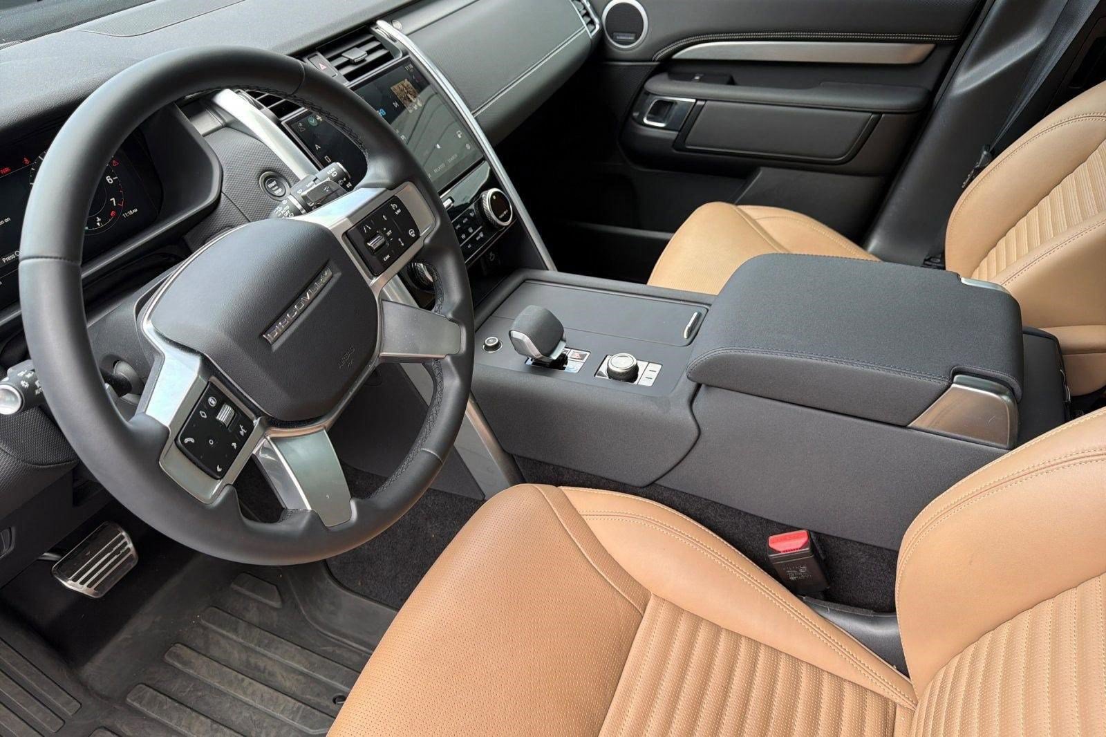 Used 2025 Land Rover Discovery Dynamic SE AWD/4WD image 4