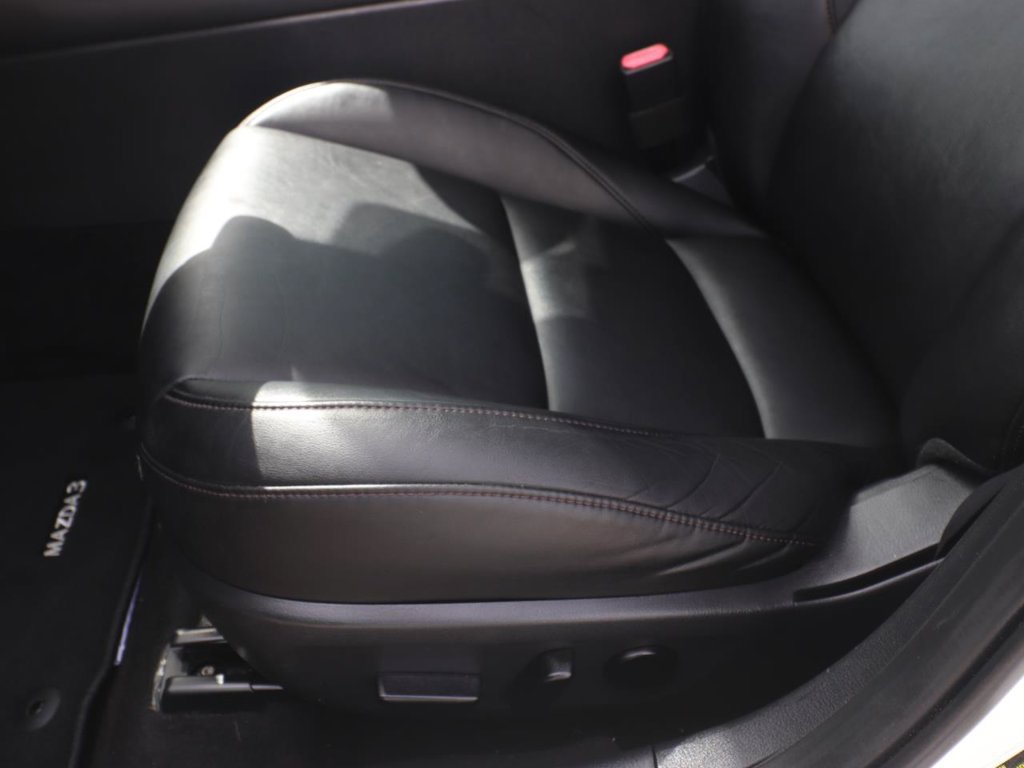 Used 2021 MAZDA MAZDA3 s AWD/4WD image 16