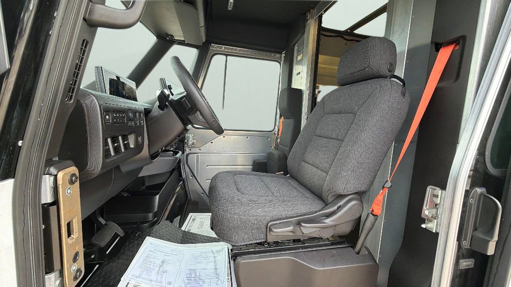 Used 2024 Chevrolet Brightdrop 600 w/ Commercial Equipment Package AWD/4WD image 17