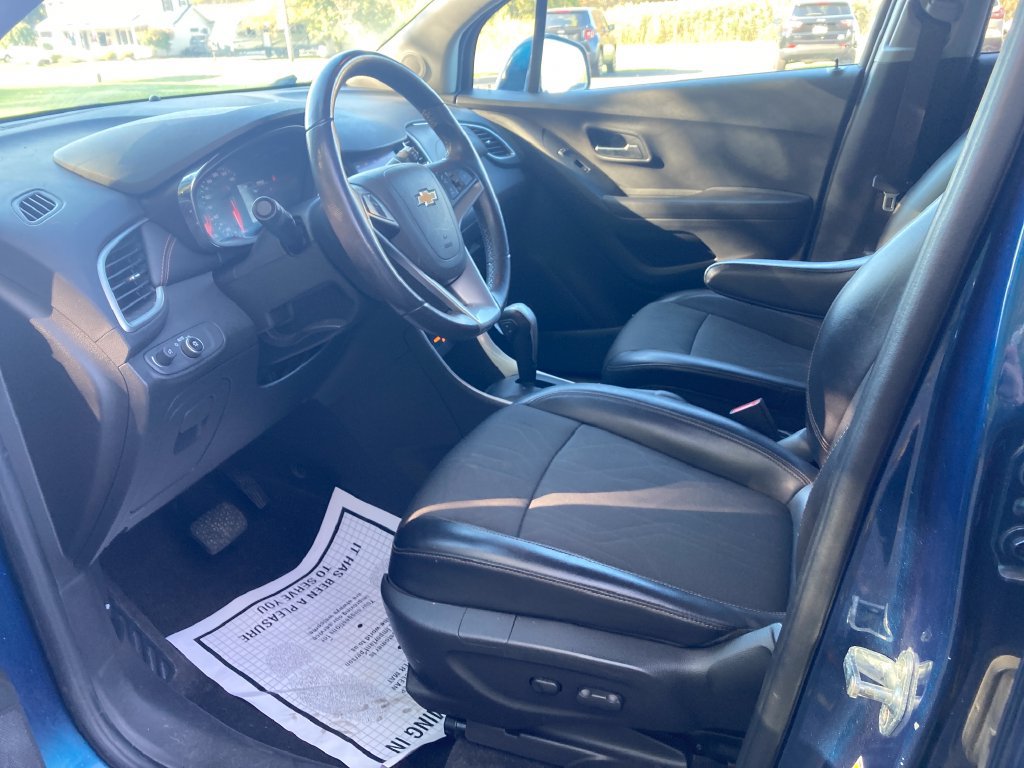 Used 2020 Chevrolet Trax LT w/ Driver Confidence Package AWD/4WD image 12