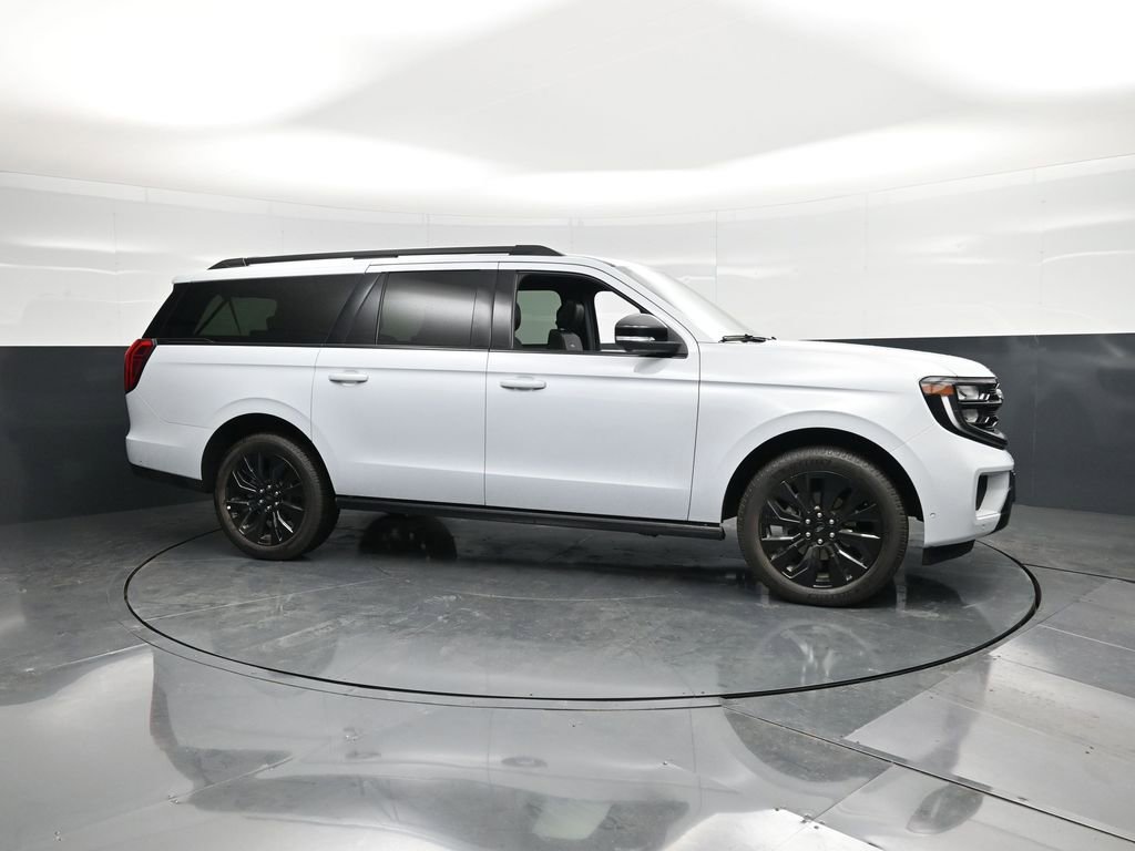 Used 2025 Ford Expedition Max Platinum w/ Stealth Appearance Package image 3