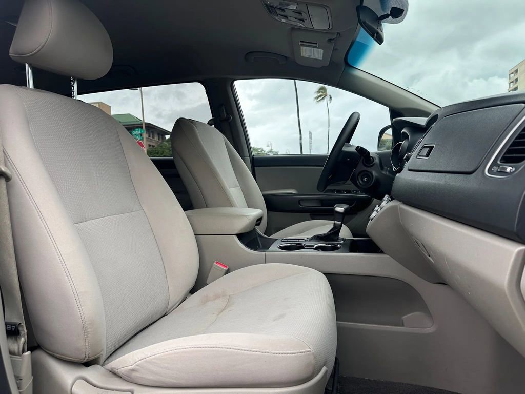 Used 2021 Kia Sedona LX image 9