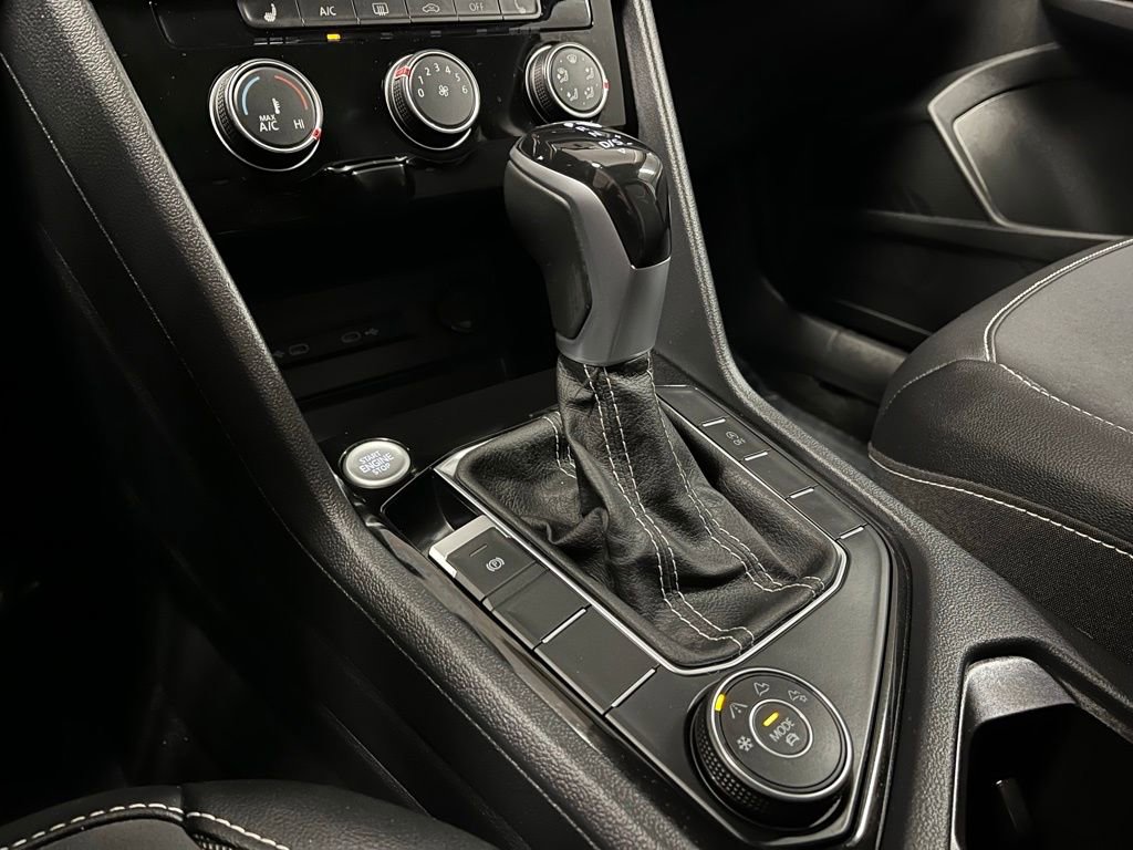 Used 2023 Volkswagen Taos SE w/ Panoramic Sunroof Package image 13