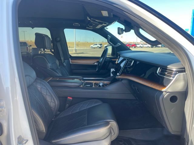 Used 2023 Jeep Grand Wagoneer L Series III w/ Rear Seat Video Group 1 AWD/4WD image 13