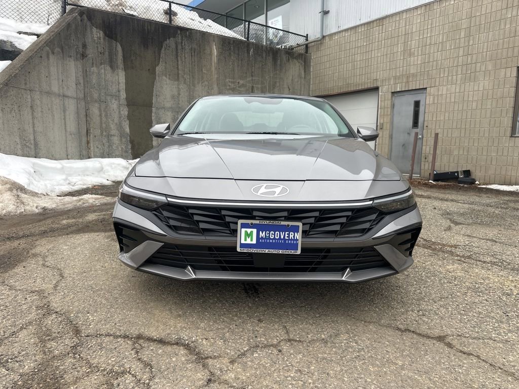 Certified 2025 Hyundai Elantra SEL FWD image 9
