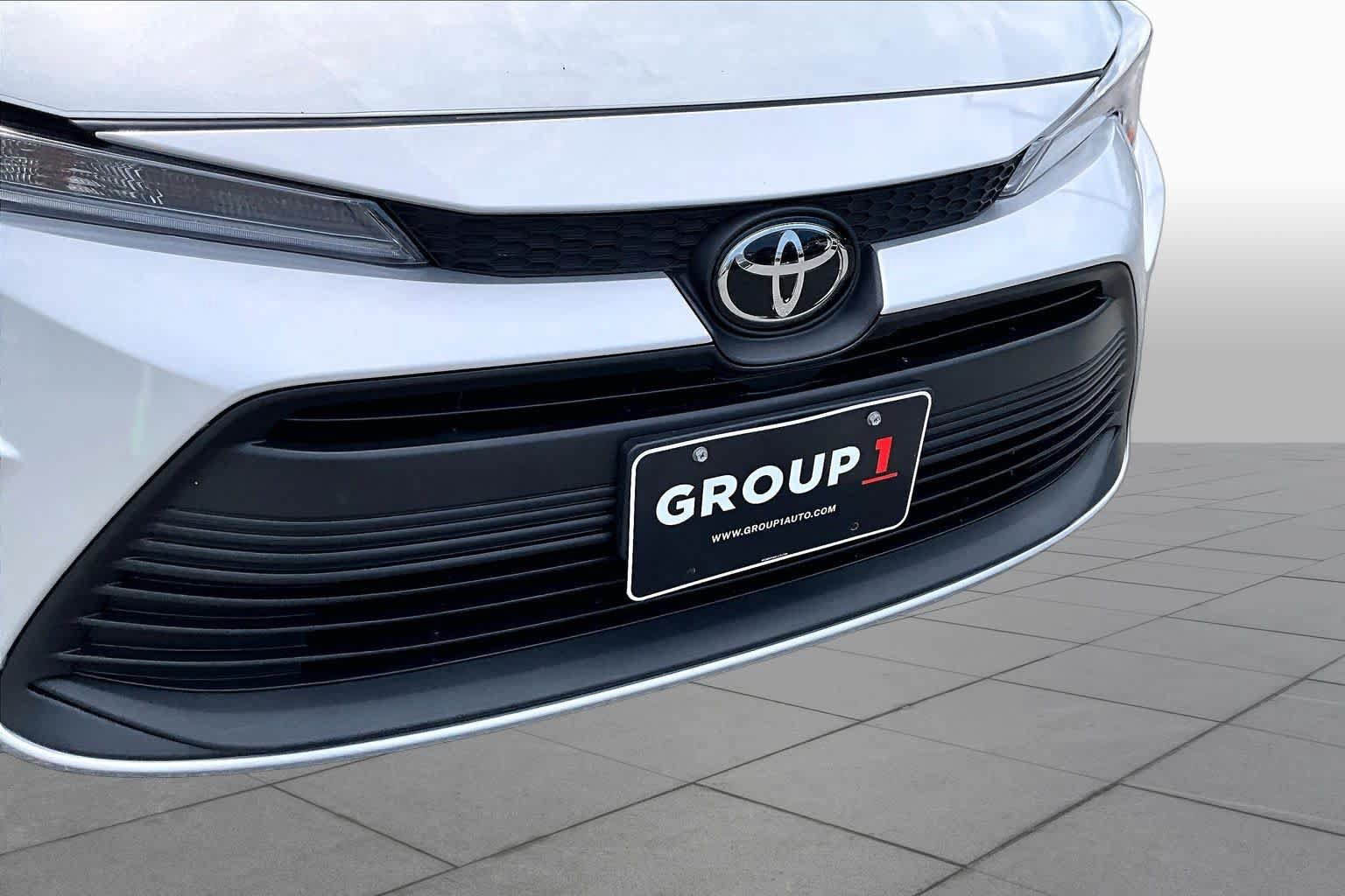 Used 2025 Toyota Corolla LE w/ LE Premium Package FWD image 29