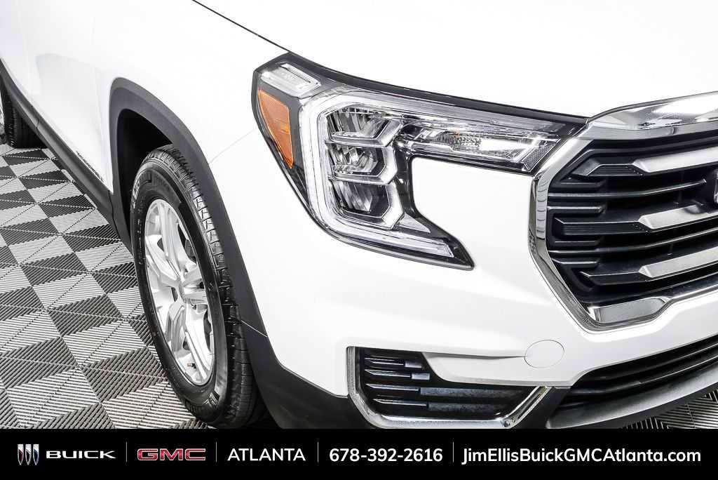 Used 2024 GMC Terrain SLE image 33