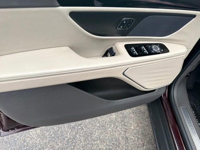 Used 2024 Lincoln Nautilus Premier image 15