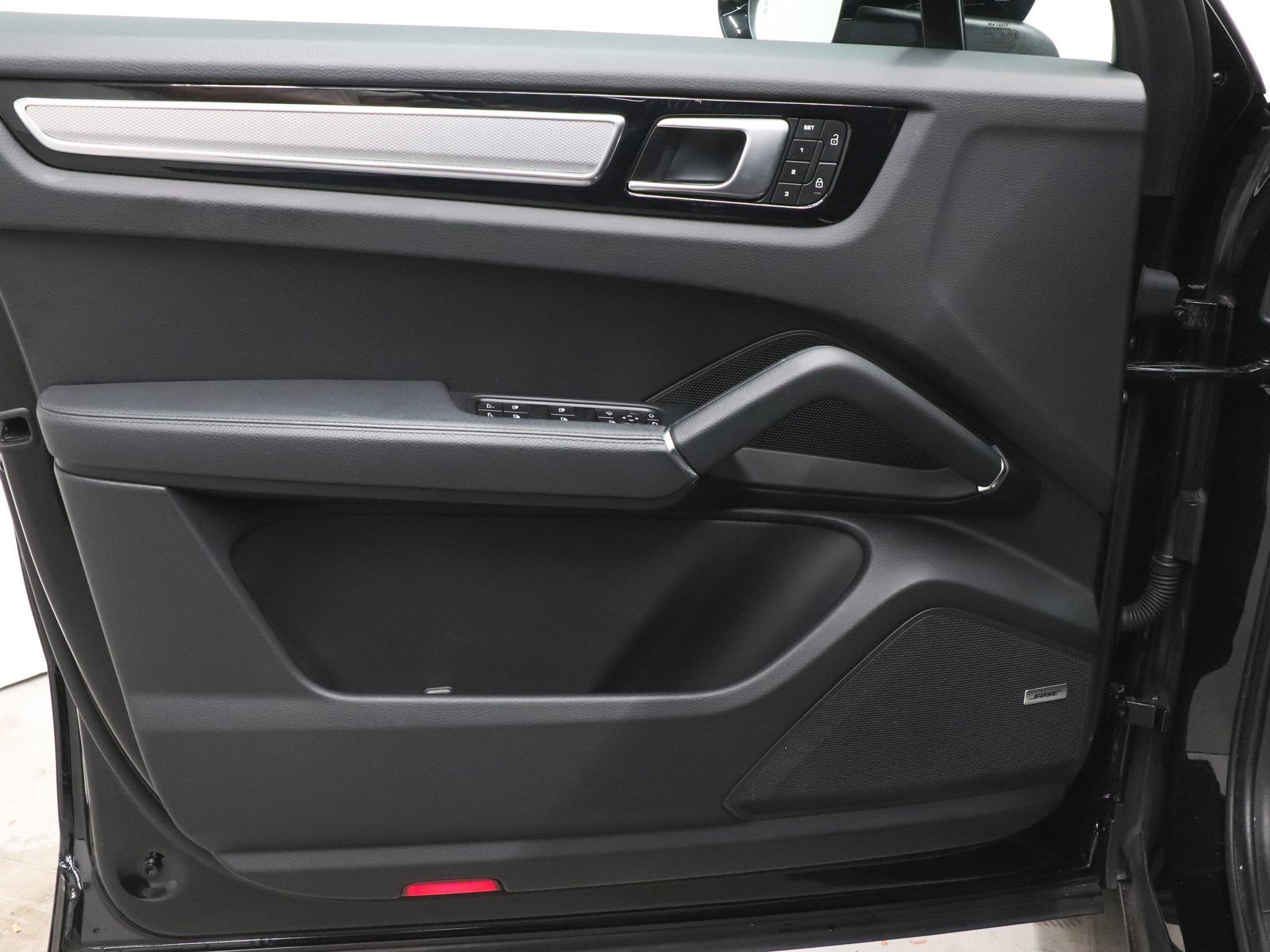 Used 2023 Porsche Cayenne Platinum Edition image 8