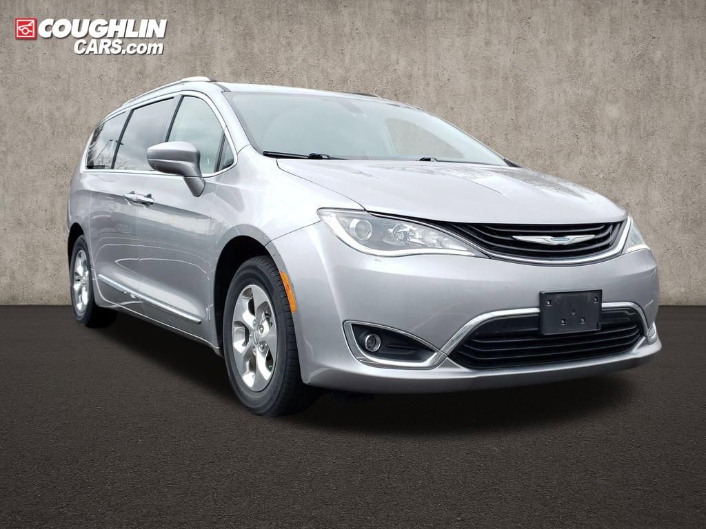 Used 2019 Chrysler Pacifica Touring-L w/ Premium Audio Group image 1