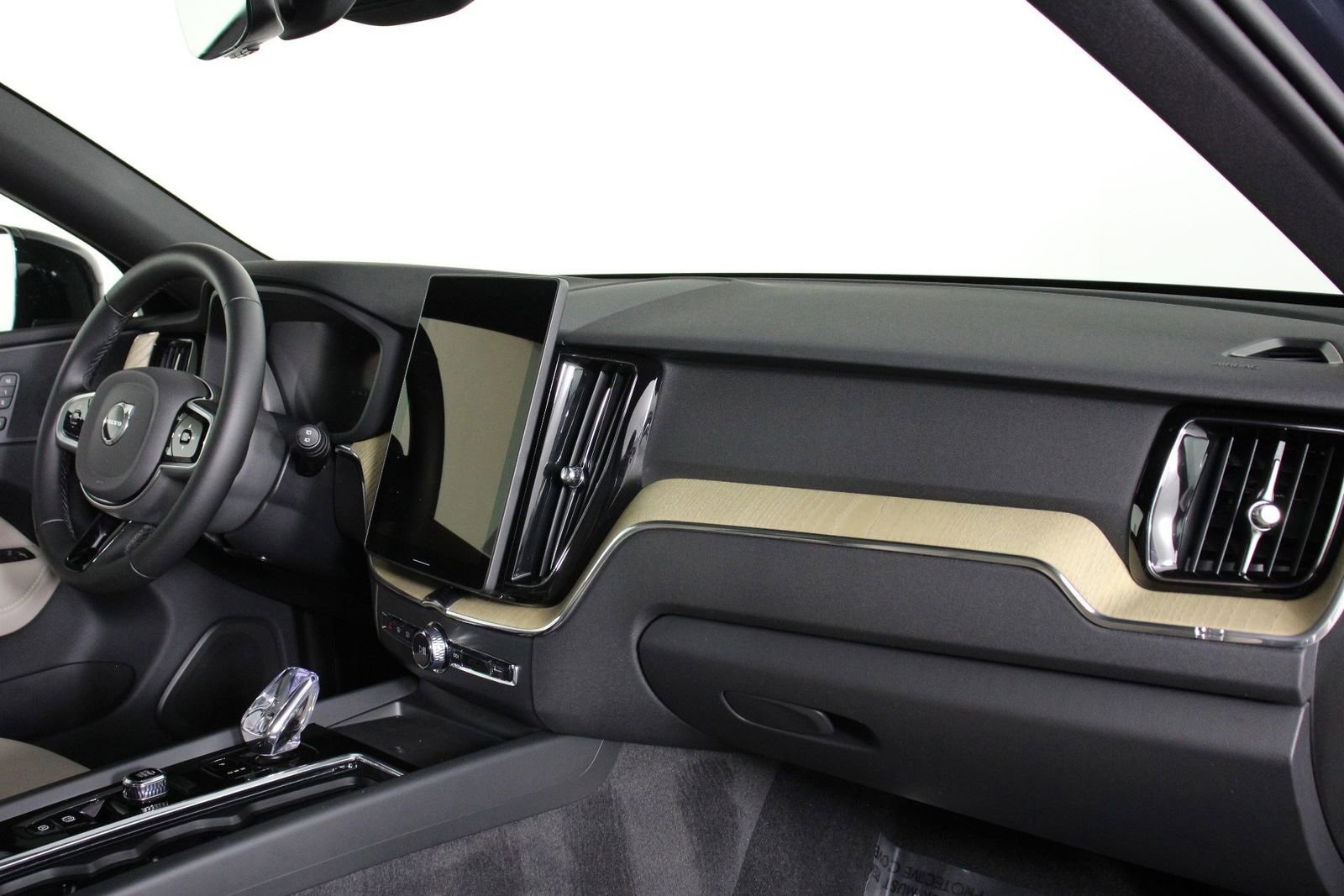 Certified 2026 Volvo XC60 B5 Plus w/ Protection Package Premier AWD/4WD image 22