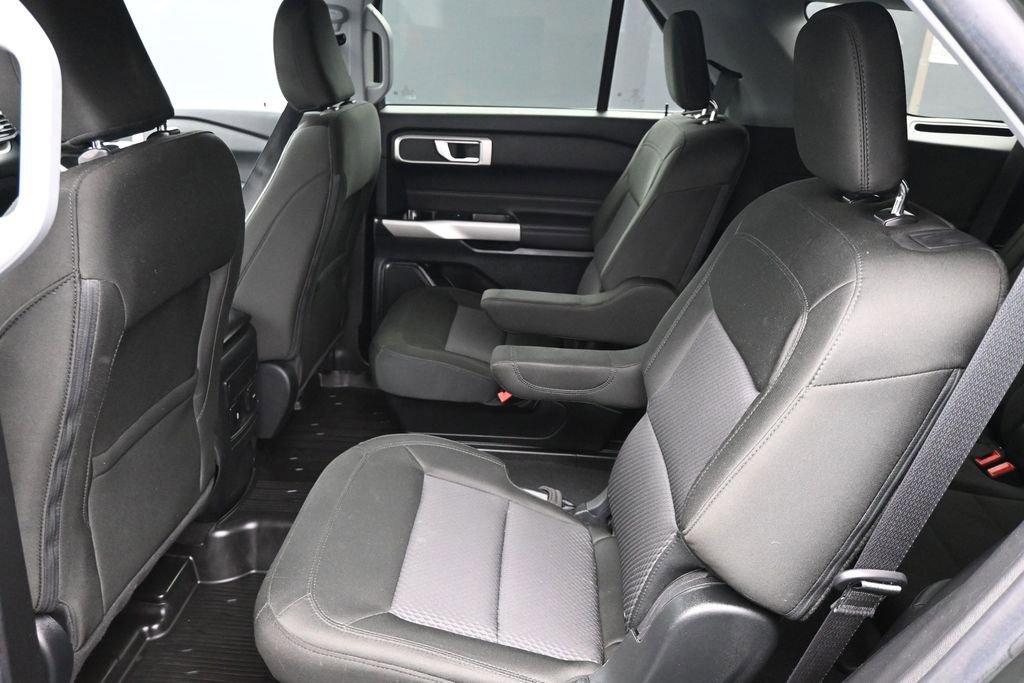 Used 2023 Ford Explorer XLT AWD/4WD image 13