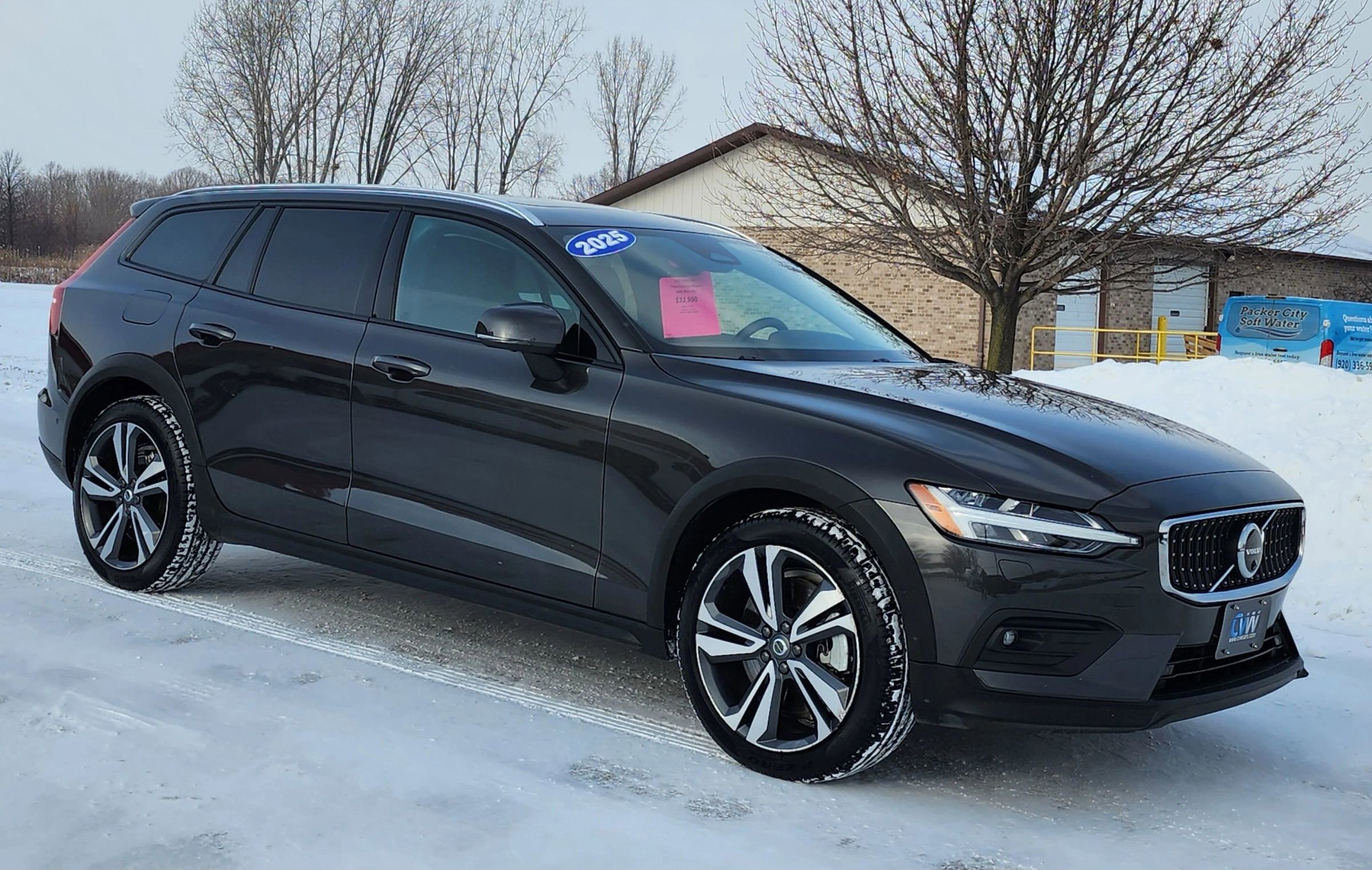 Used 2025 Volvo V60 B5 Cross Country Plus image 7