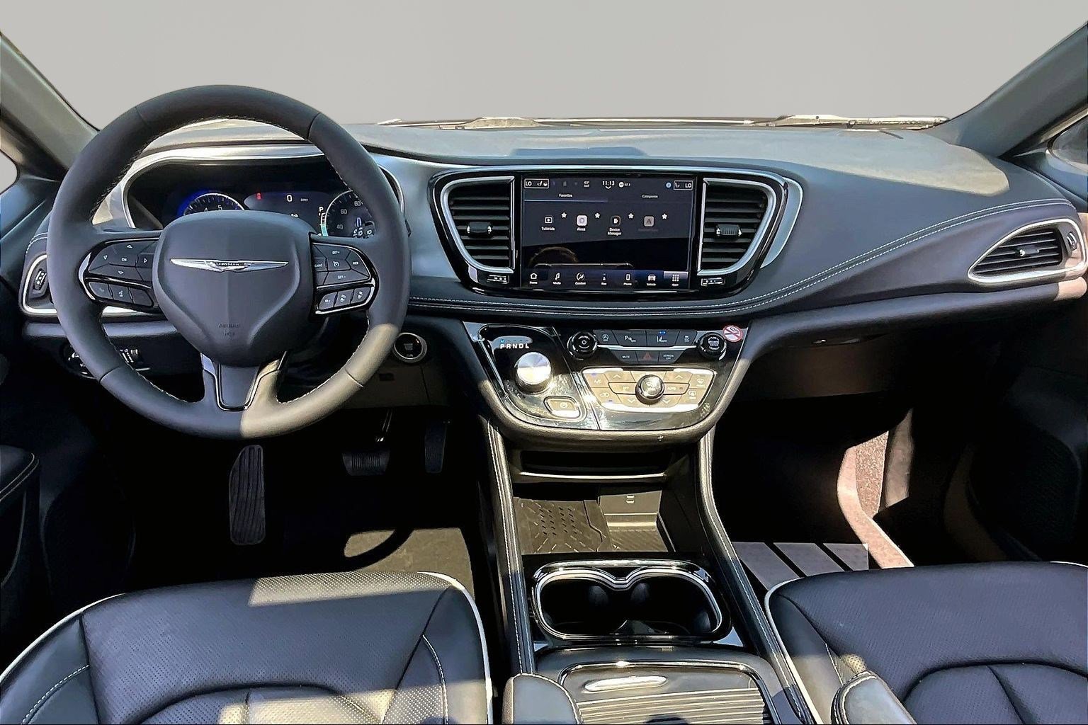 Used 2026 Chrysler Pacifica Limited w/ S Appearance Package FWD image 7