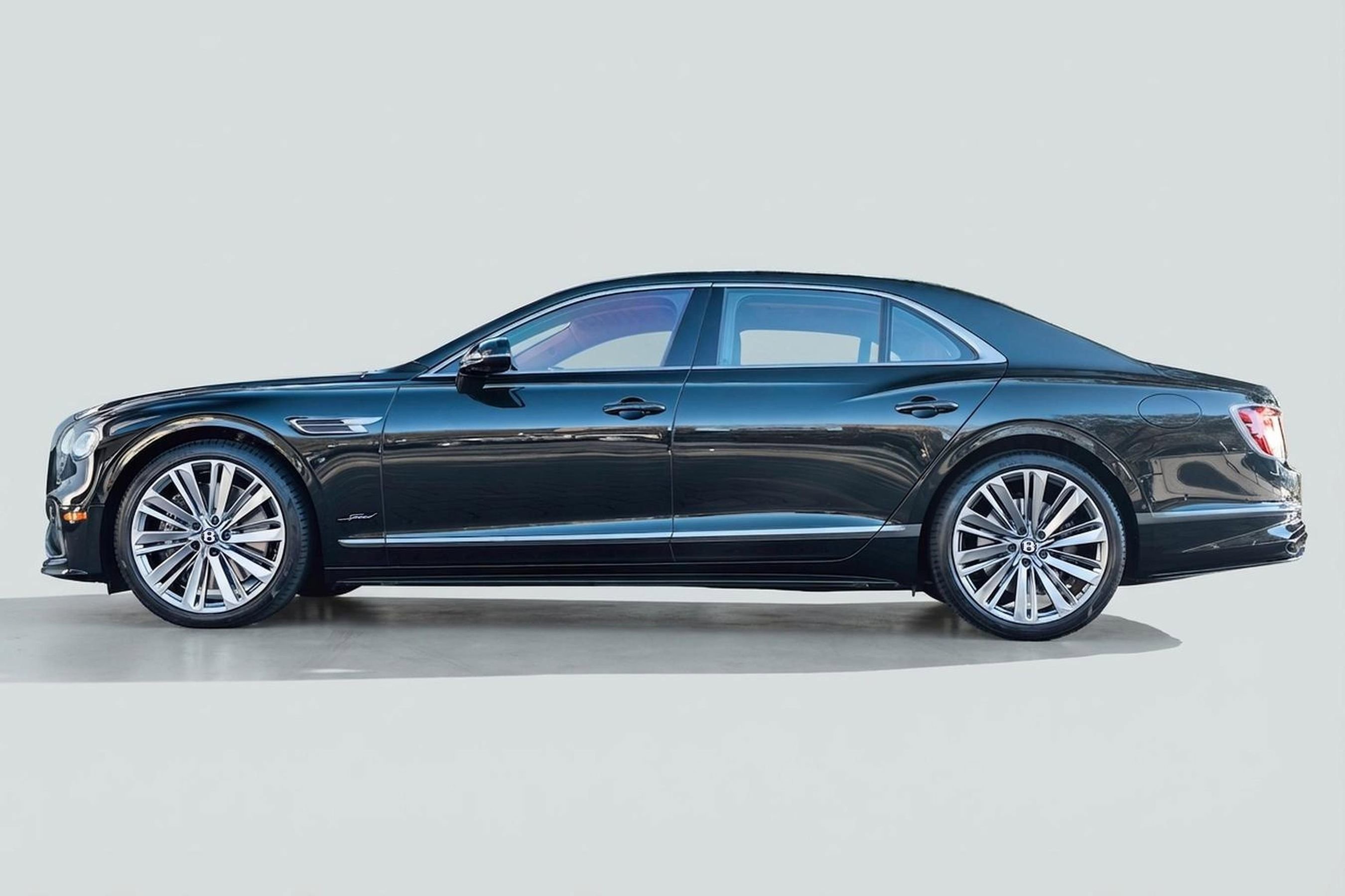 Used 2025 Bentley Flying Spur Plug-In Hybrid image 17