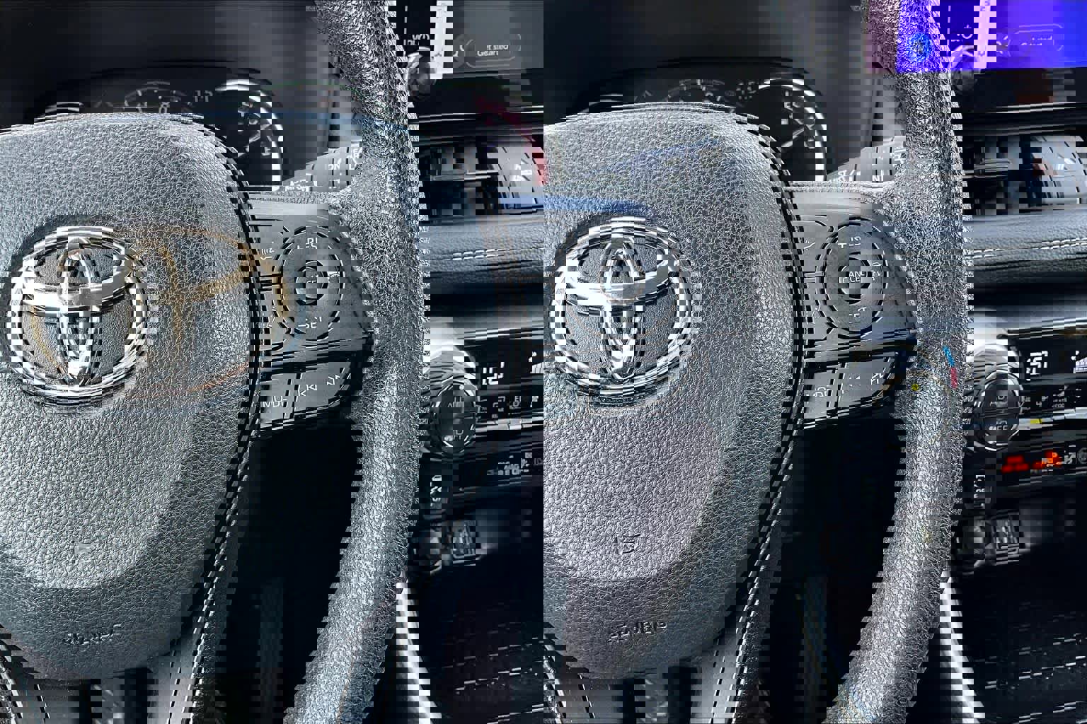 Used 2024 Toyota RAV4 XLE image 23