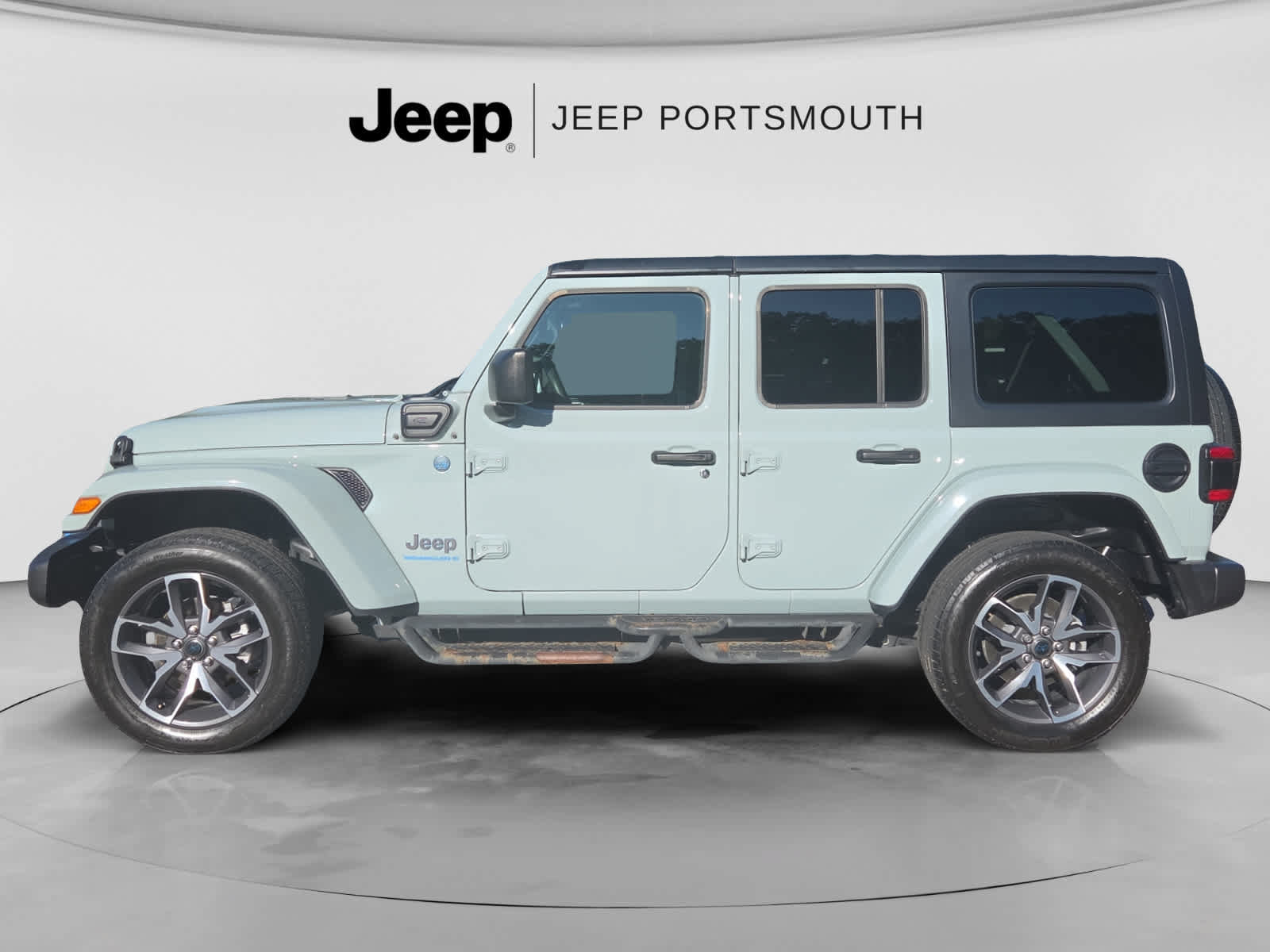 Used 2024 Jeep Wrangler Unlimited w/ Convenience Group AWD/4WD image 4