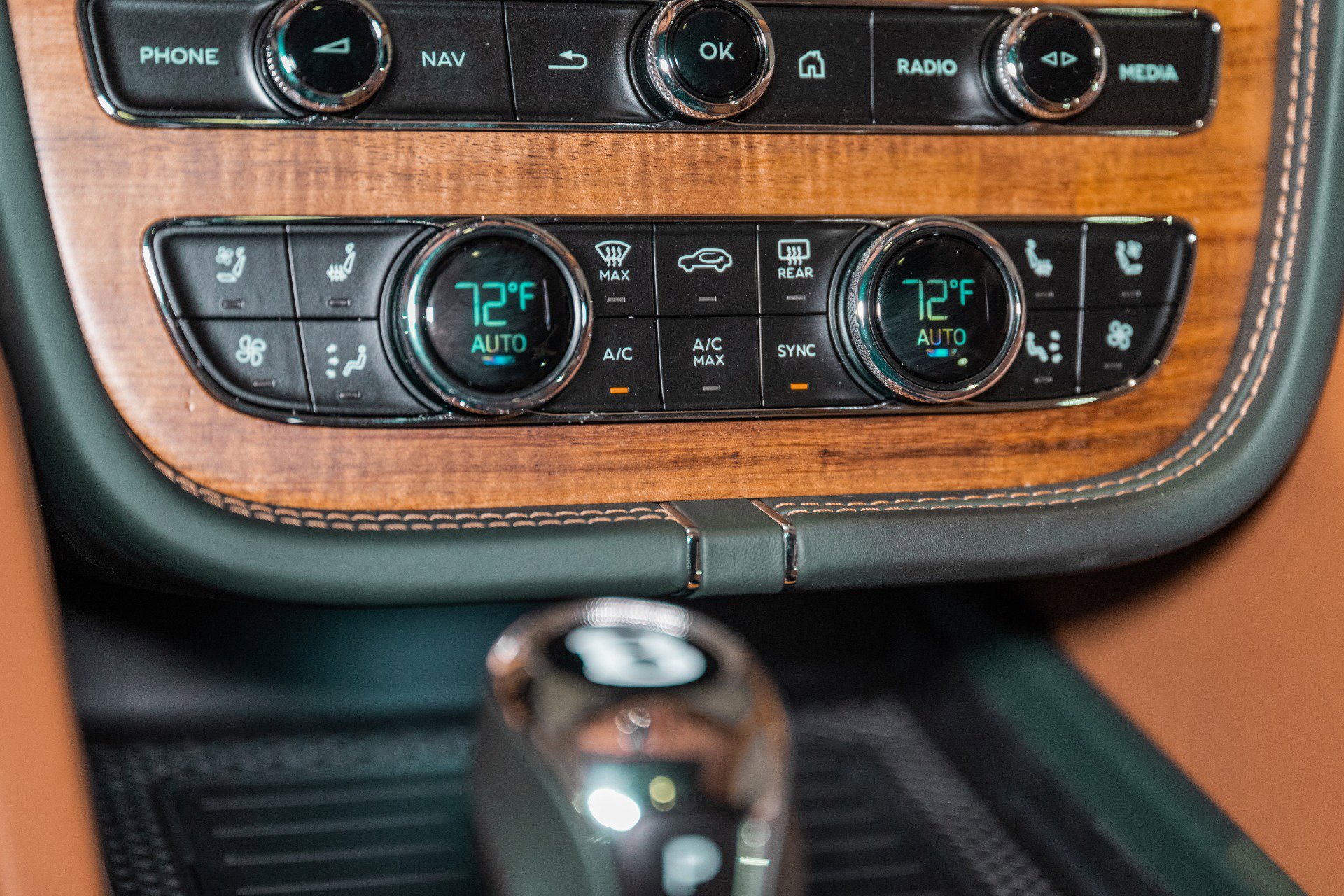 New 2025 Bentley Bentayga image 41