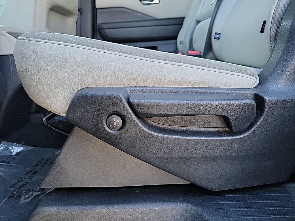 Used 2024 Nissan Pathfinder SL image 14