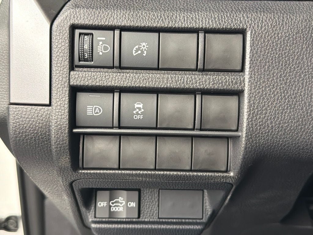 Certified 2026 Toyota Tacoma SR5 AWD/4WD image 28