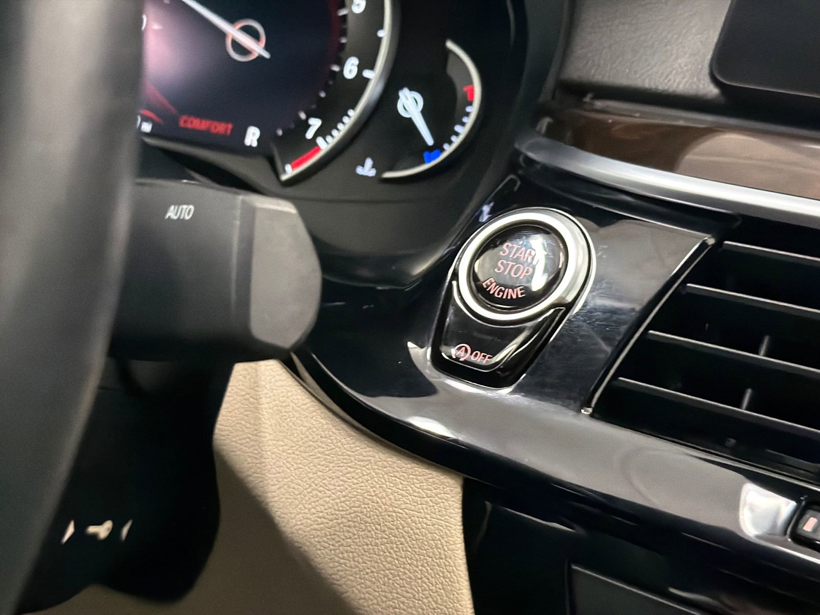 Used 2018 BMW 530i xDrive image 26