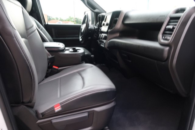 Used 2024 RAM 5500 Tradesman w/ Chrome Appearance Group AWD/4WD image 9