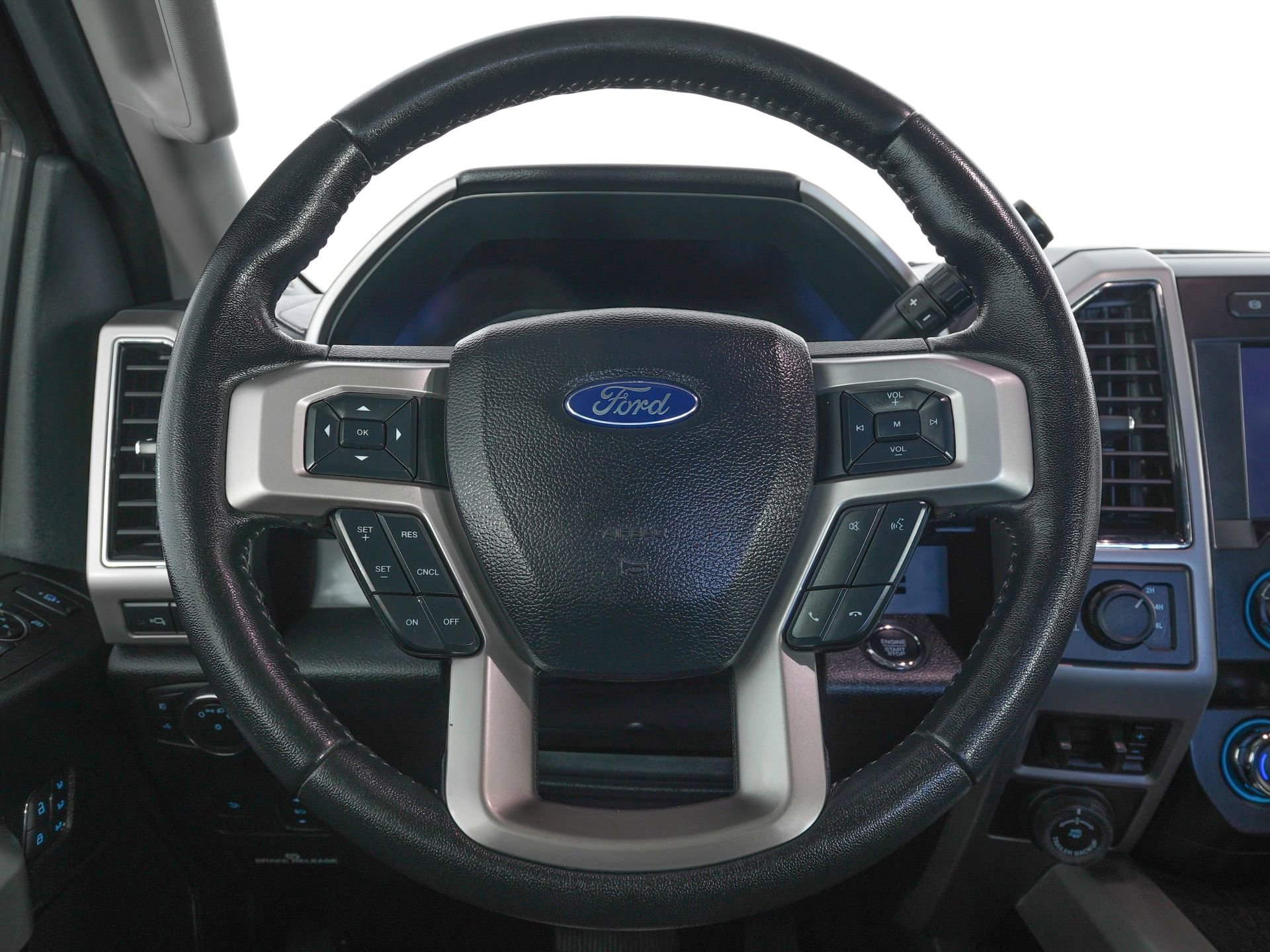 Used 2020 Ford F350 Lariat image 17