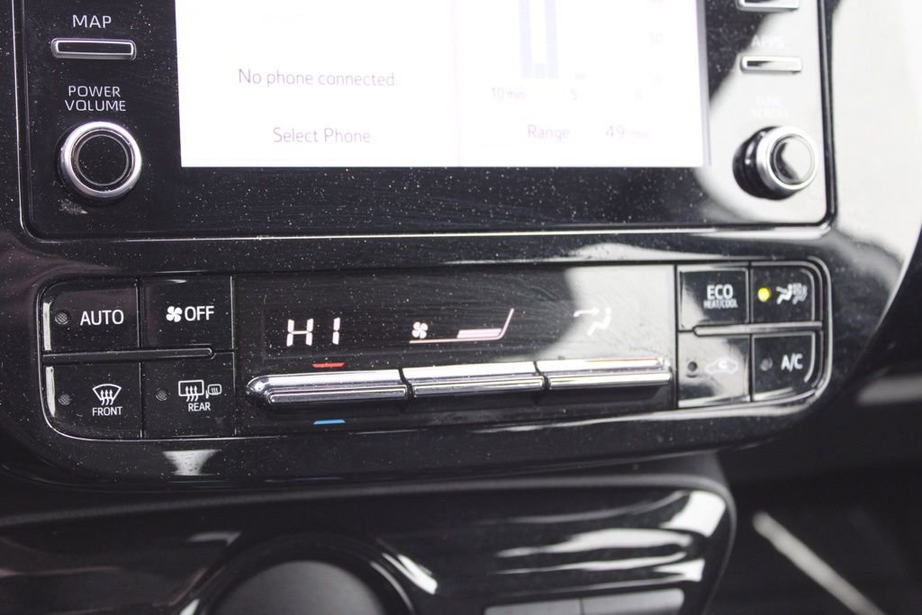 Used 2020 Toyota Prius LE image 38