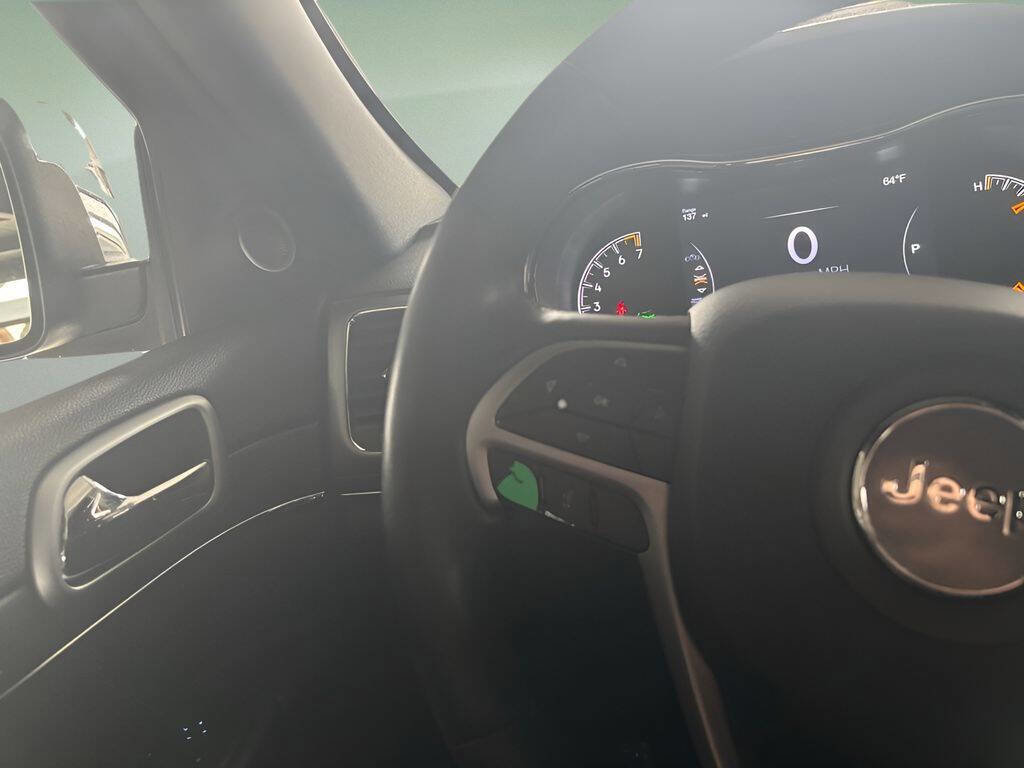 Used 2019 Jeep Grand Cherokee Limited image 10