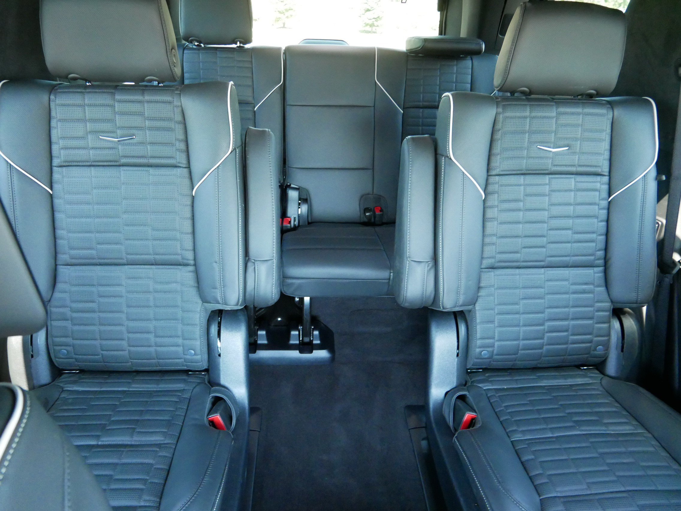 Certified 2025 Cadillac Escalade Sport Platinum w/ LPO, ONYX Package AWD/4WD image 12