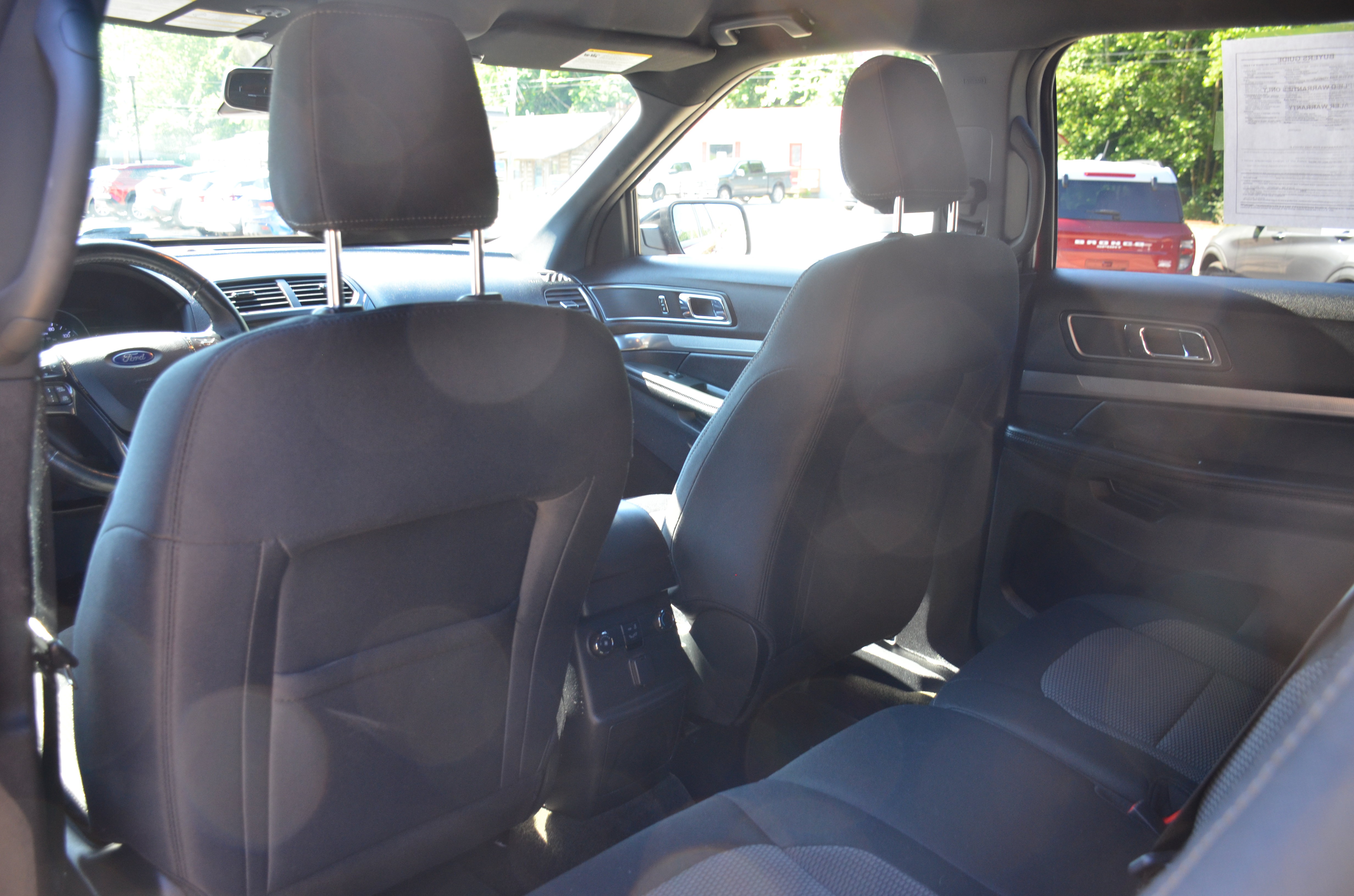 Used 2018 Ford Explorer XLT w/ Equipment Group 201A AWD/4WD image 39